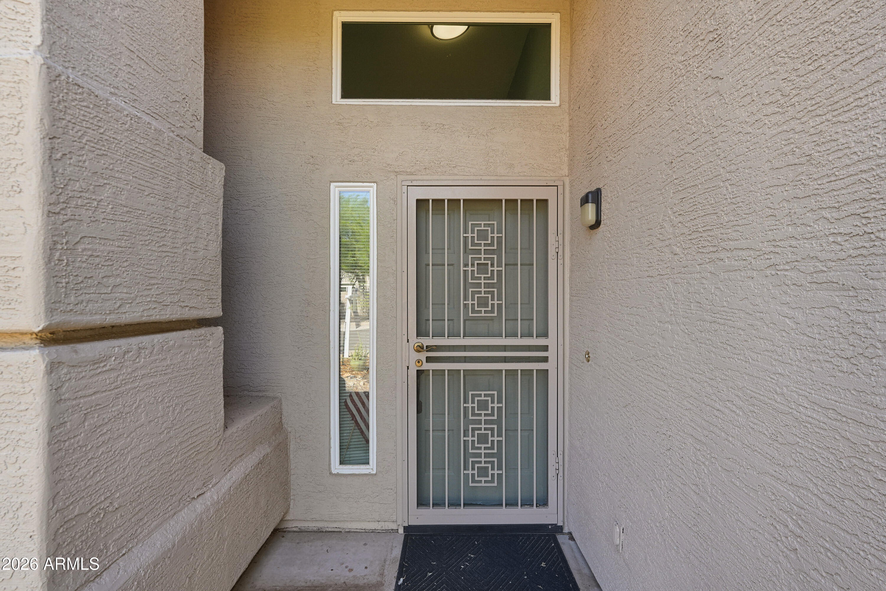 1519 E MICHELLE Drive