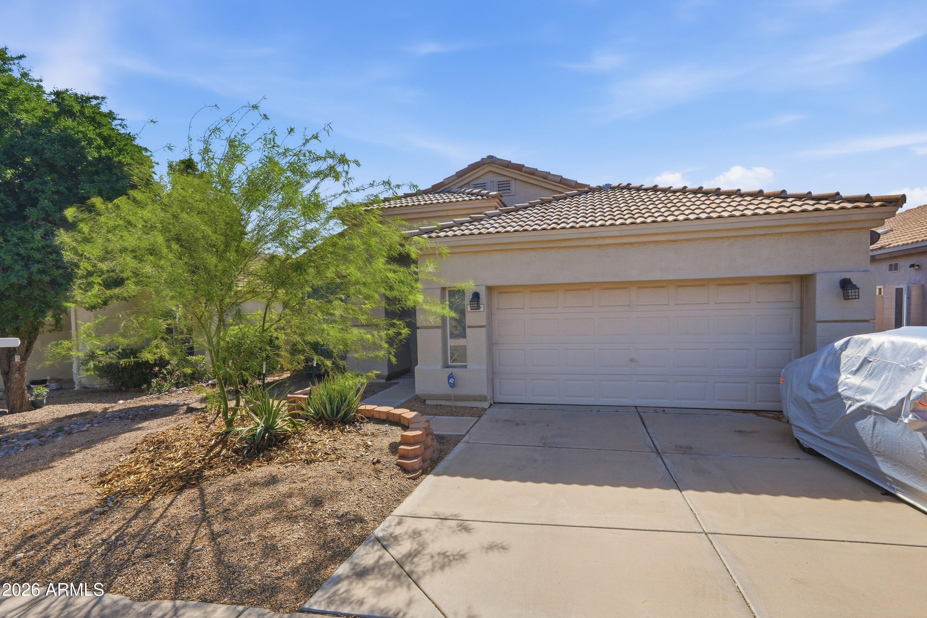 1519 E MICHELLE Drive