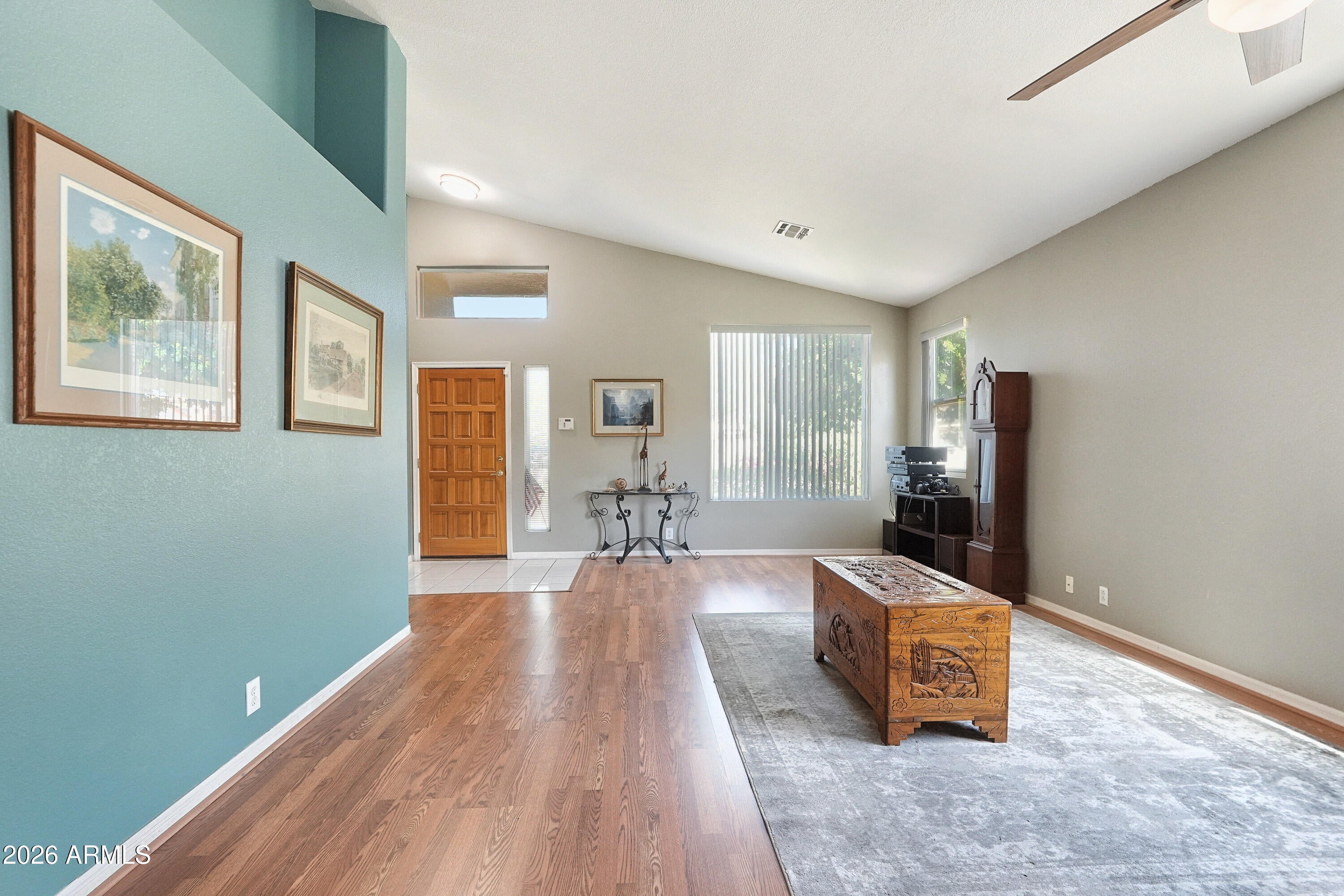 1519 E MICHELLE Drive