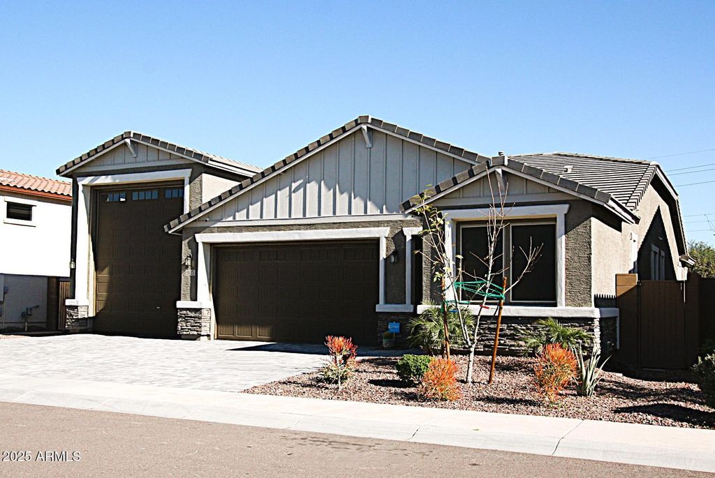 Photo of 925 S 107th Drive, Avondale, AZ 85323 (MLS # 6957388)