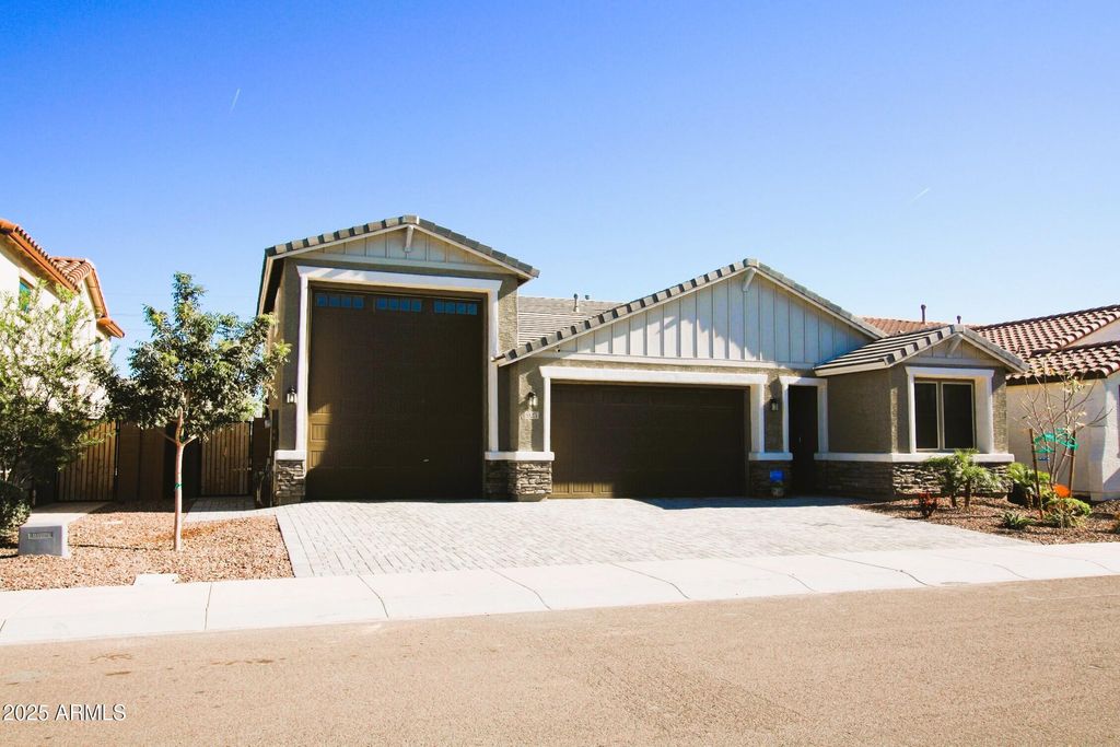 Photo of 925 S 107th Drive, Avondale, AZ 85323 (MLS # 6957388)