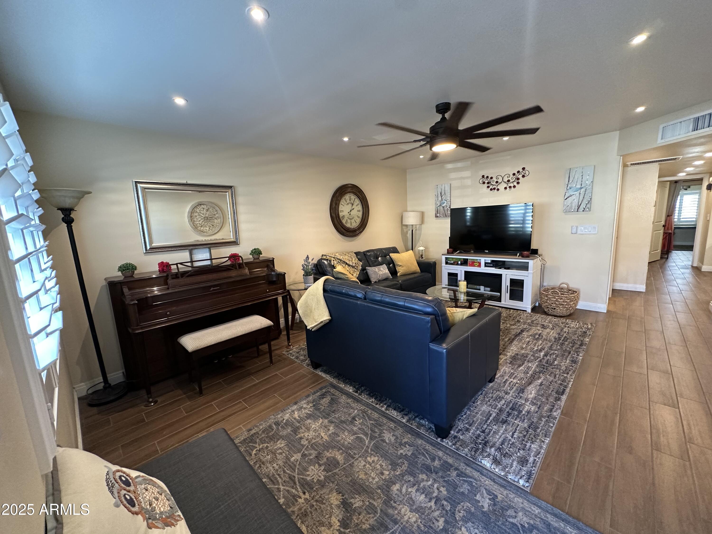 4328 E CAPRI Avenue 180