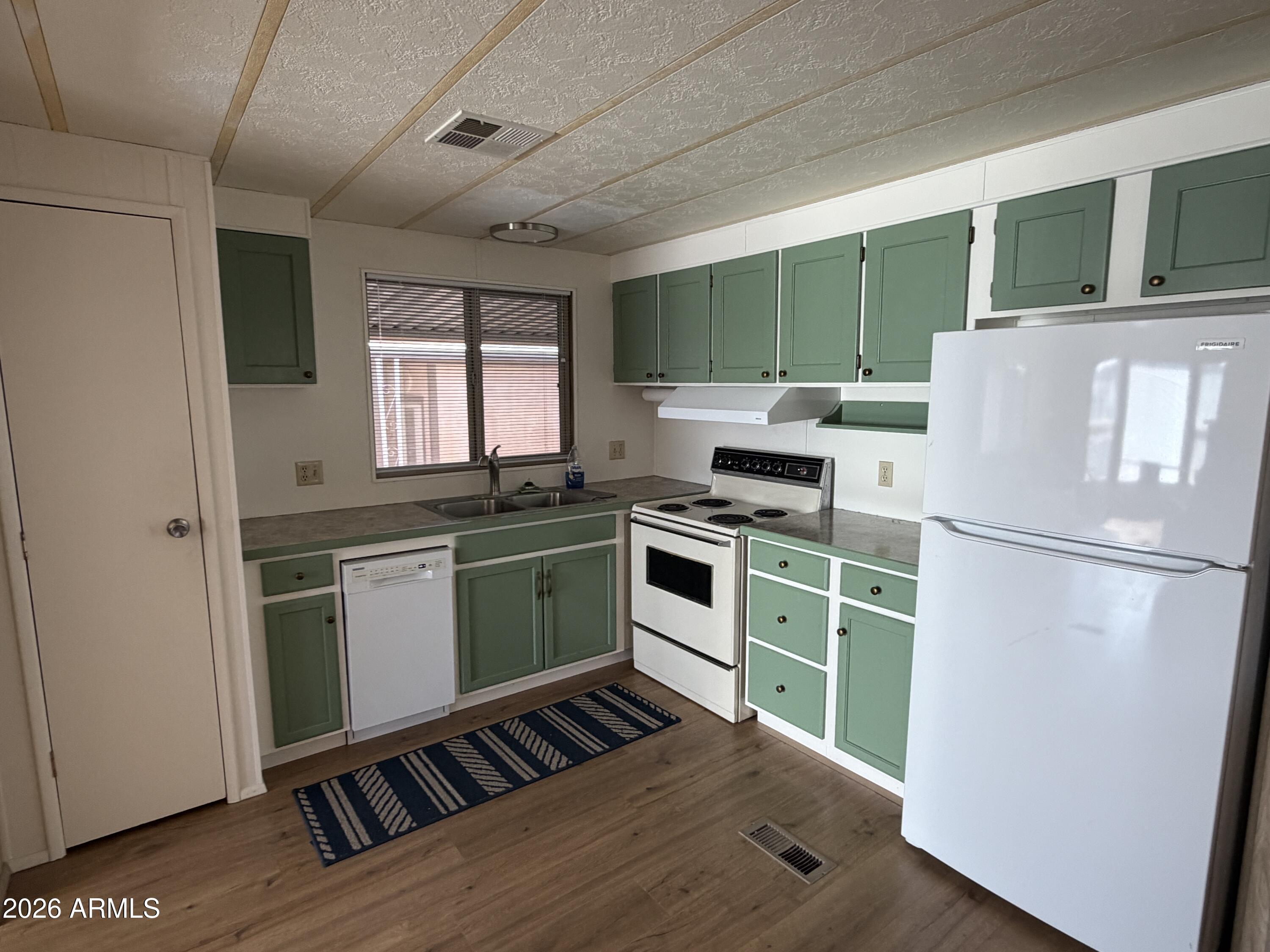 4065 E University Drive 534