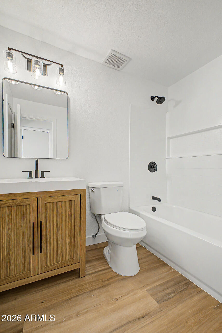 1601 N SABA Street 250