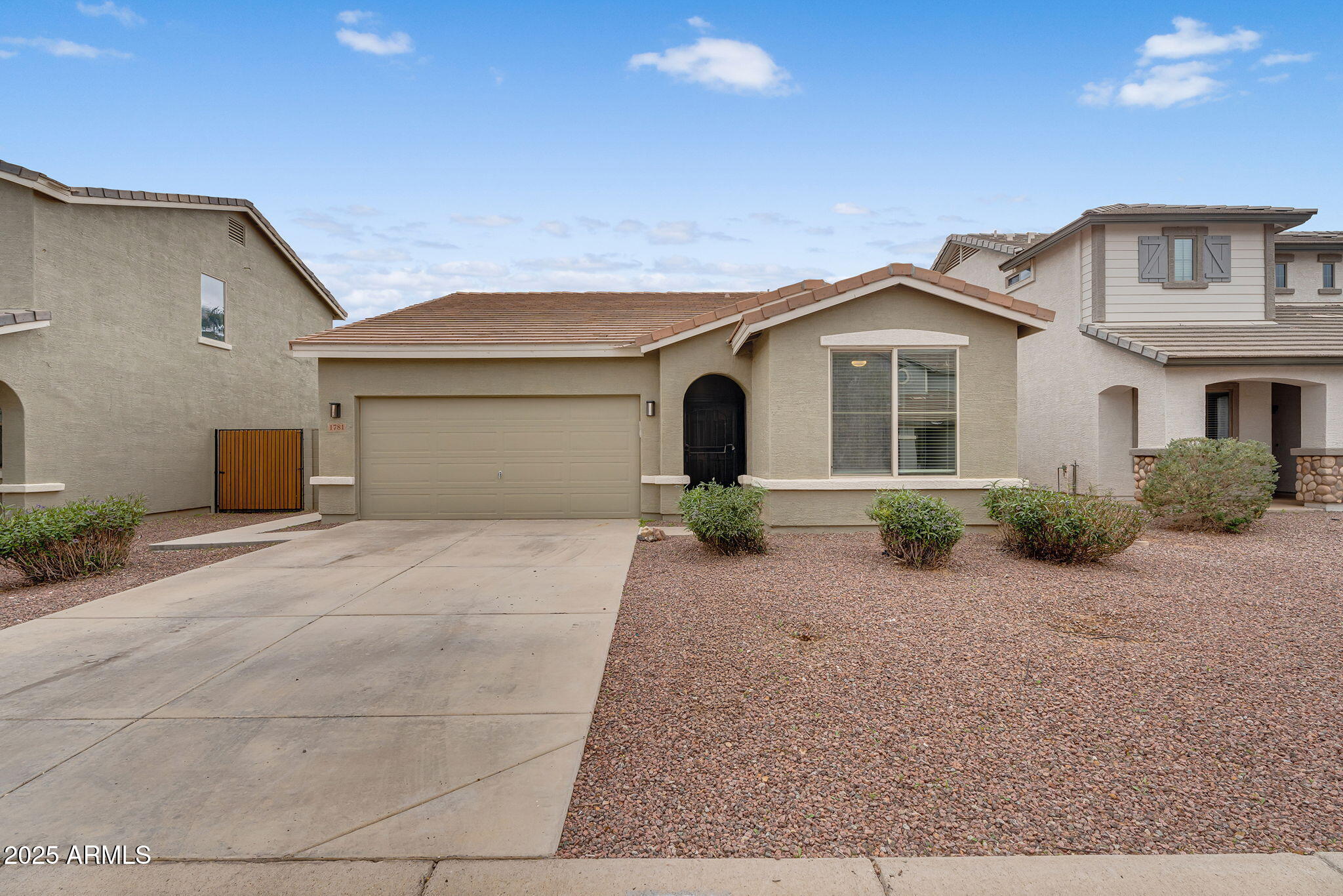 1781 W GOLD MINE Way