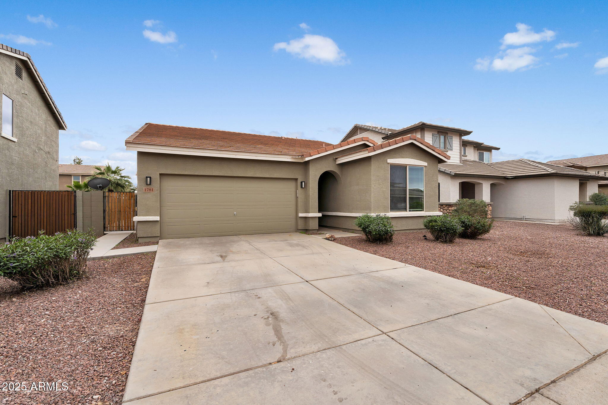 1781 W GOLD MINE Way