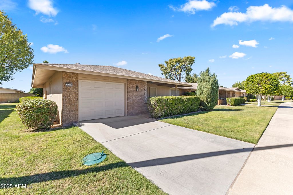 Photo of 9614 N 110th Avenue, Sun City, AZ 85351 (MLS # 6943667)