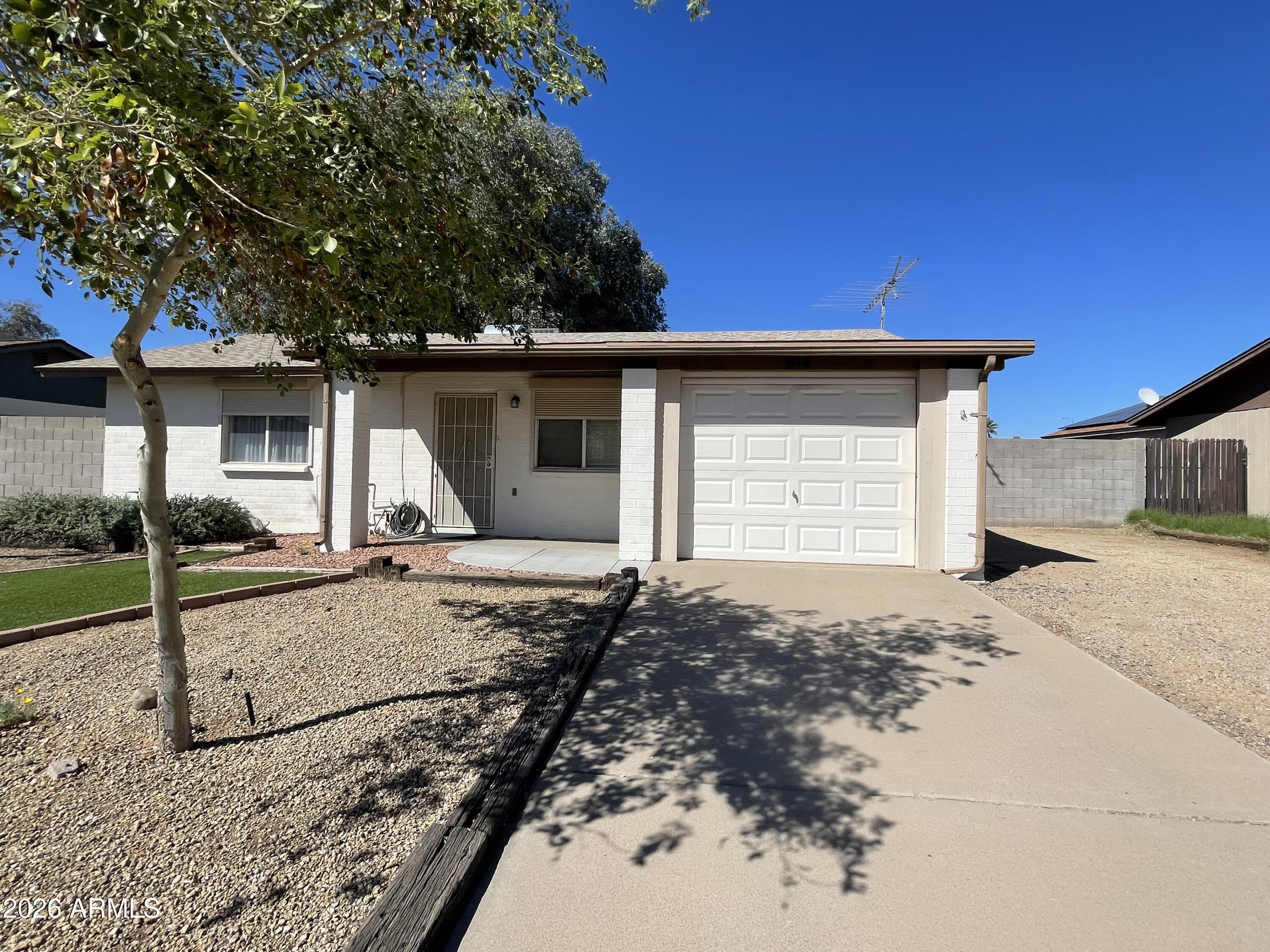 914 W BLUEFIELD Avenue