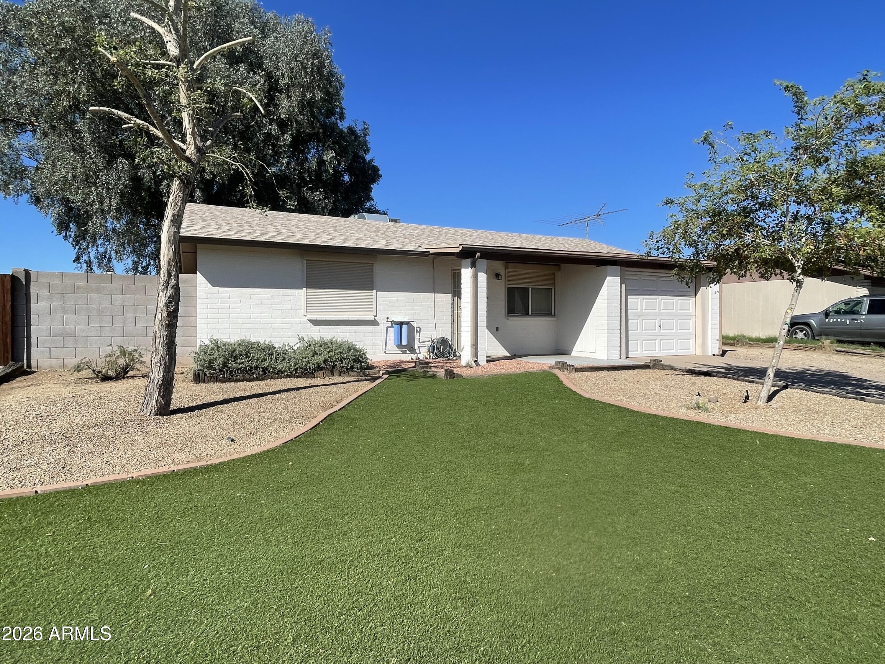 914 W BLUEFIELD Avenue