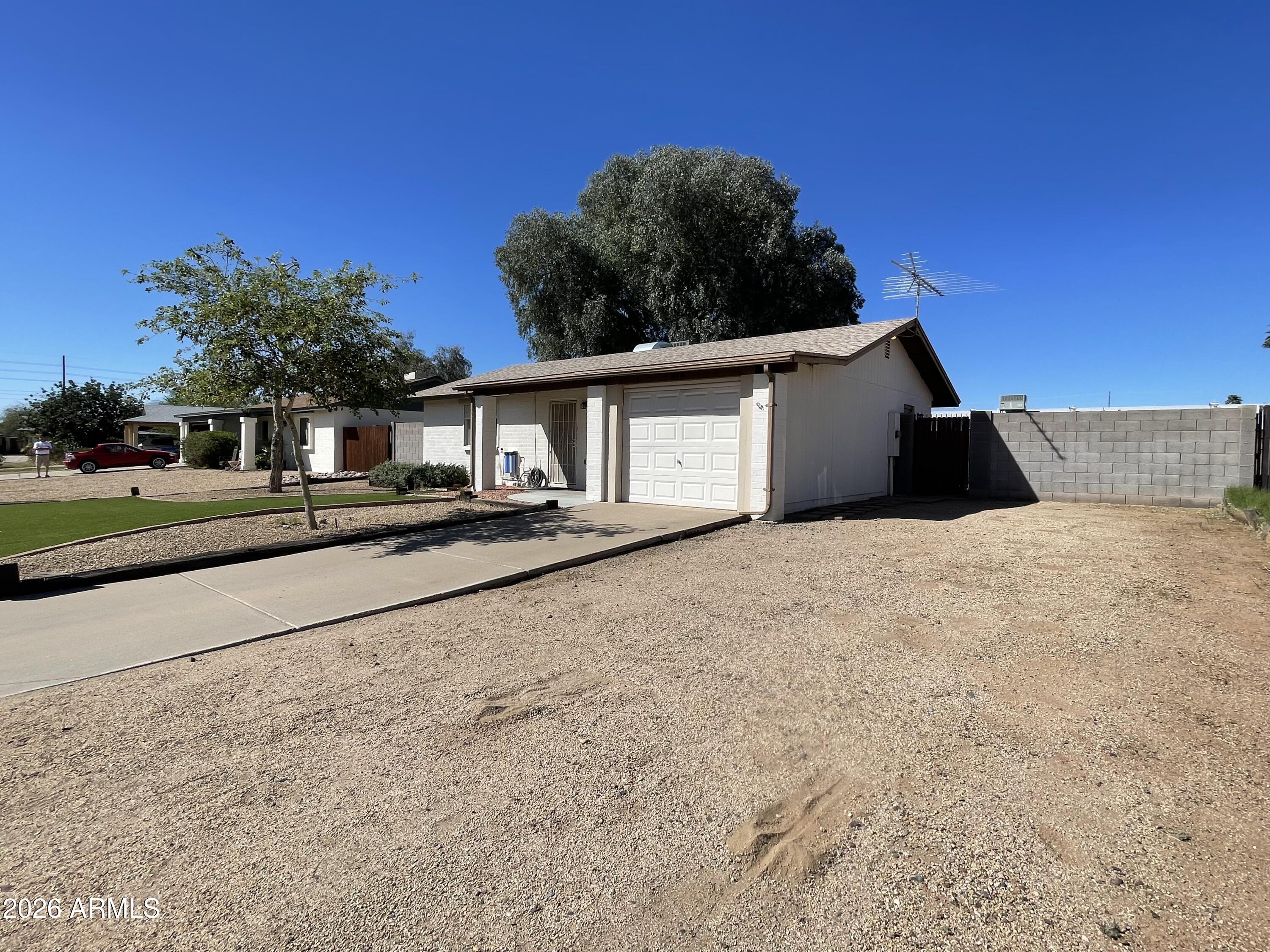 914 W BLUEFIELD Avenue