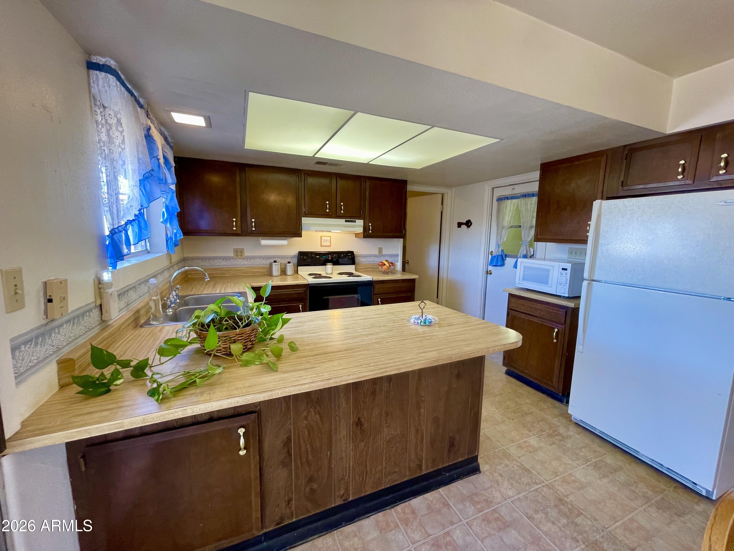 914 W BLUEFIELD Avenue