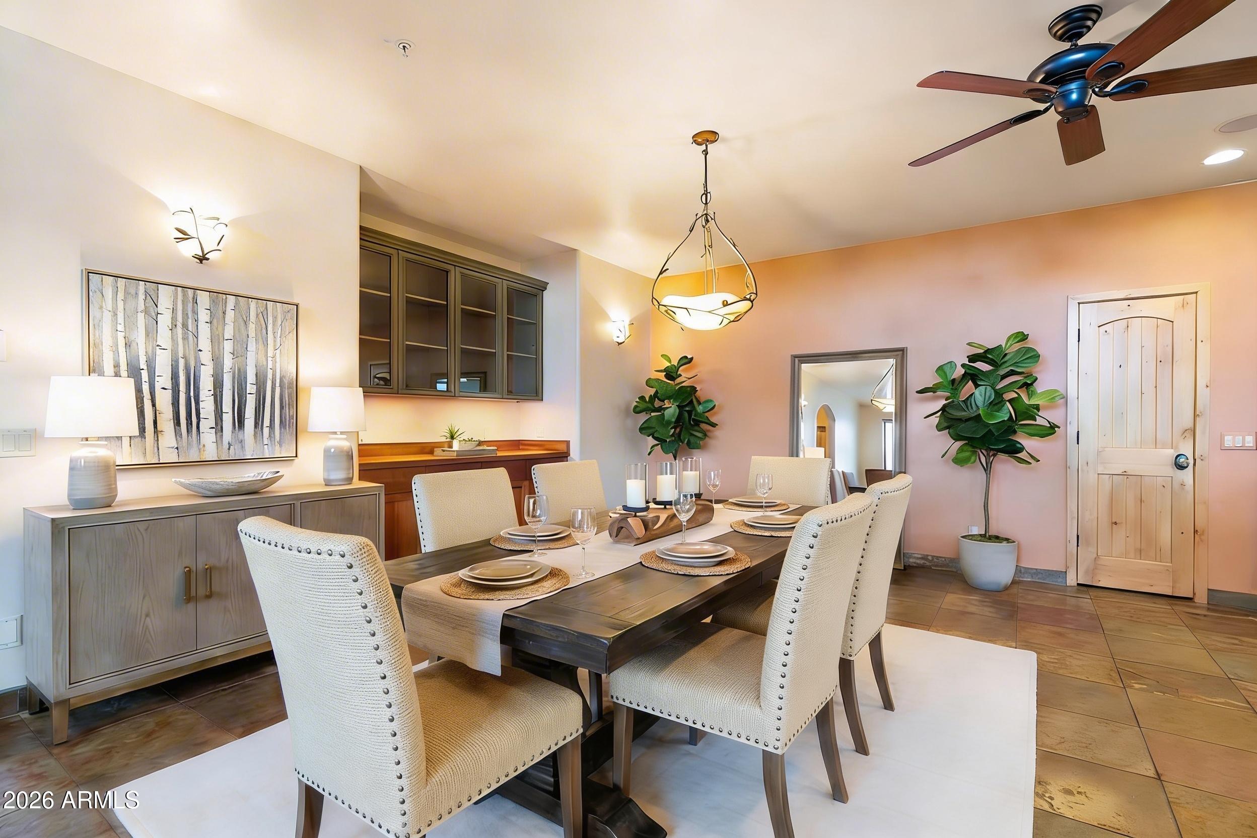 1904 N UNDERWOOD Court