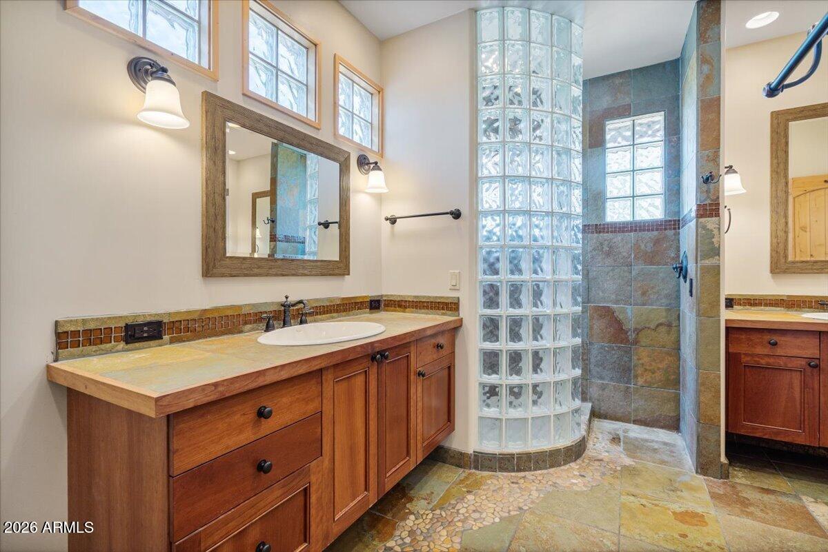 THE WOODS PAYSON - Residential