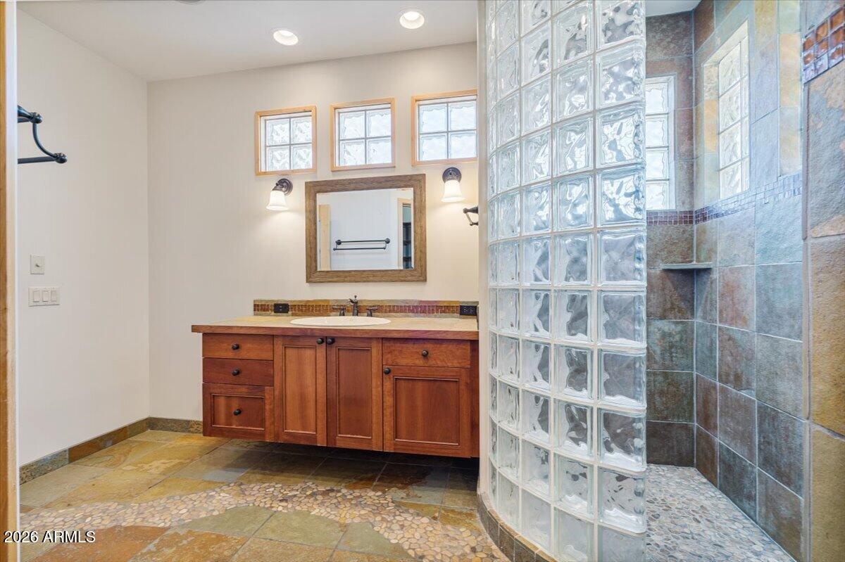 THE WOODS PAYSON - Residential