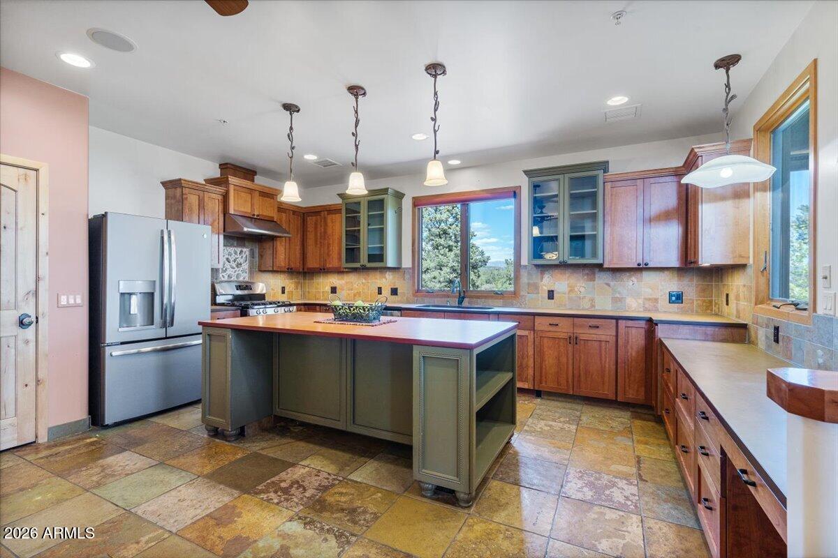 1904 N UNDERWOOD Court