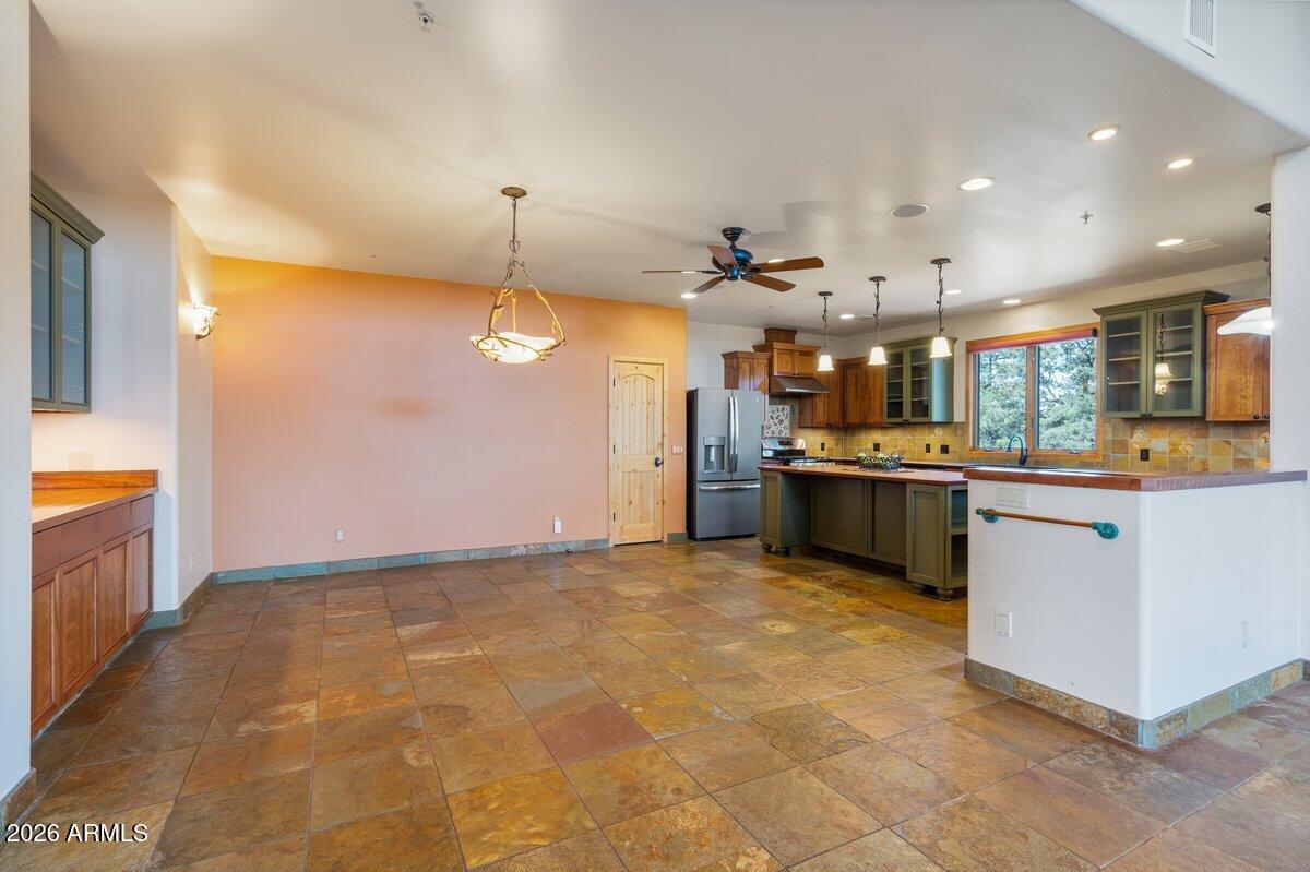 THE WOODS PAYSON - Residential