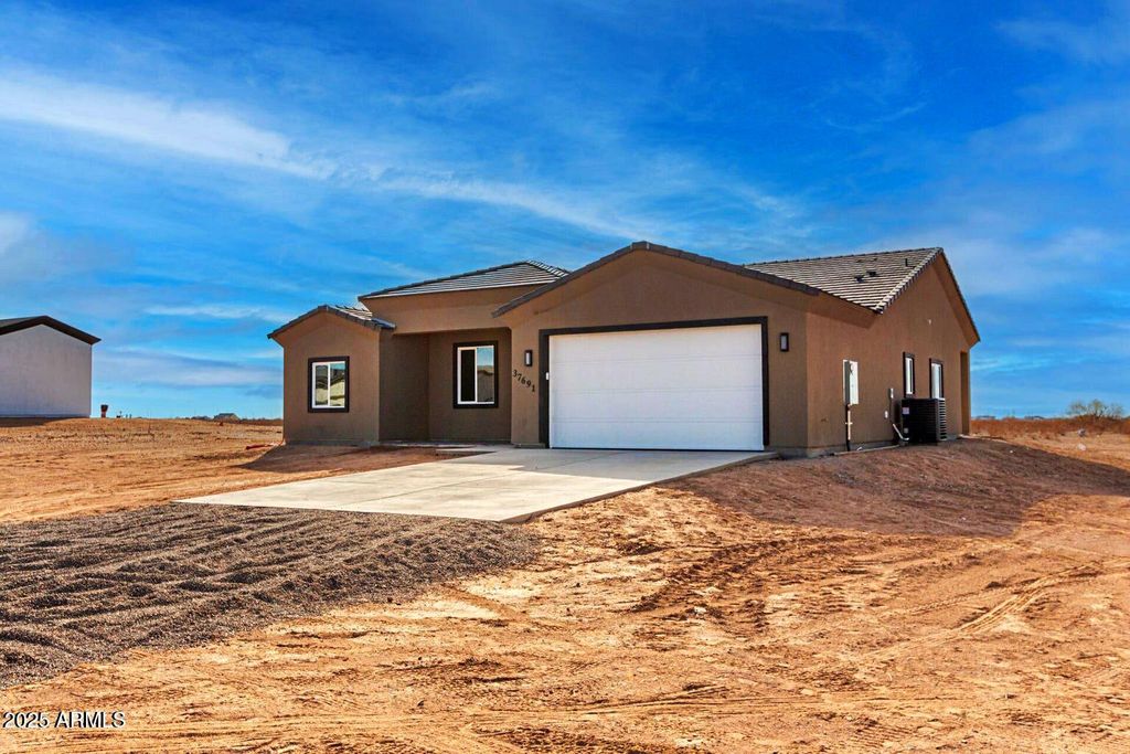 Photo of 37691 W Vermont Avenue, Tonopah, AZ 85354 (MLS # 6899764)
