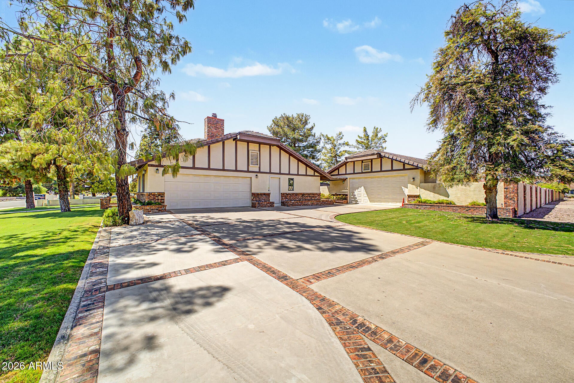 4122 W PARADISE Lane