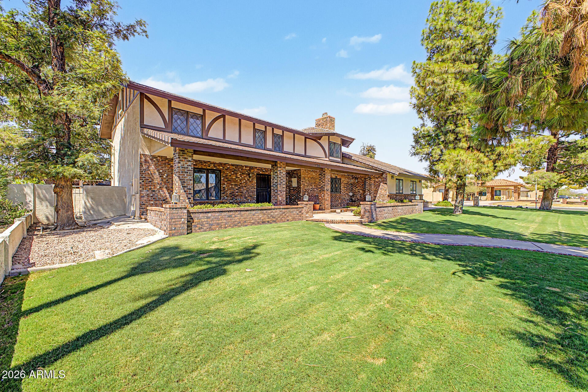4122 W PARADISE Lane