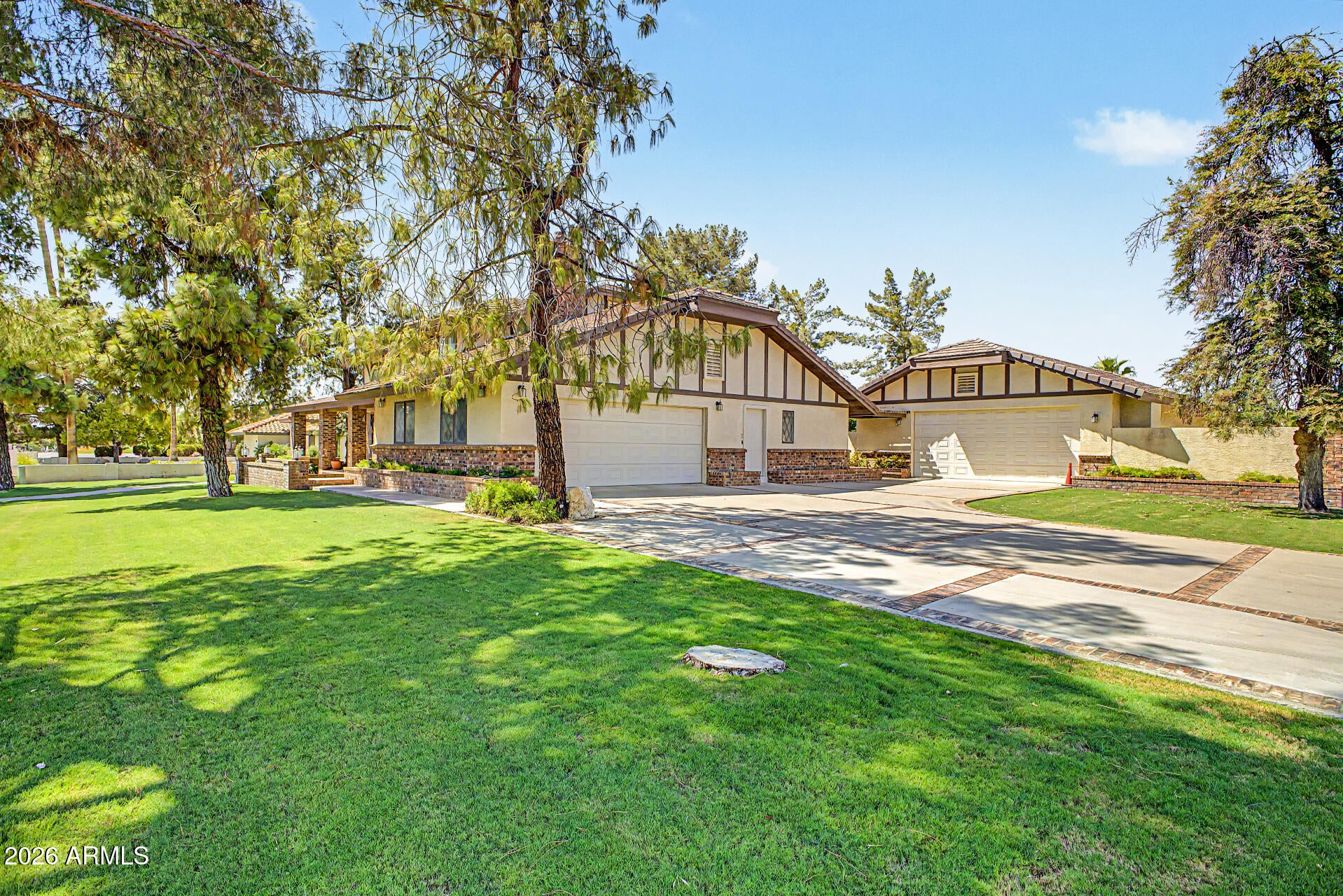 4122 W PARADISE Lane