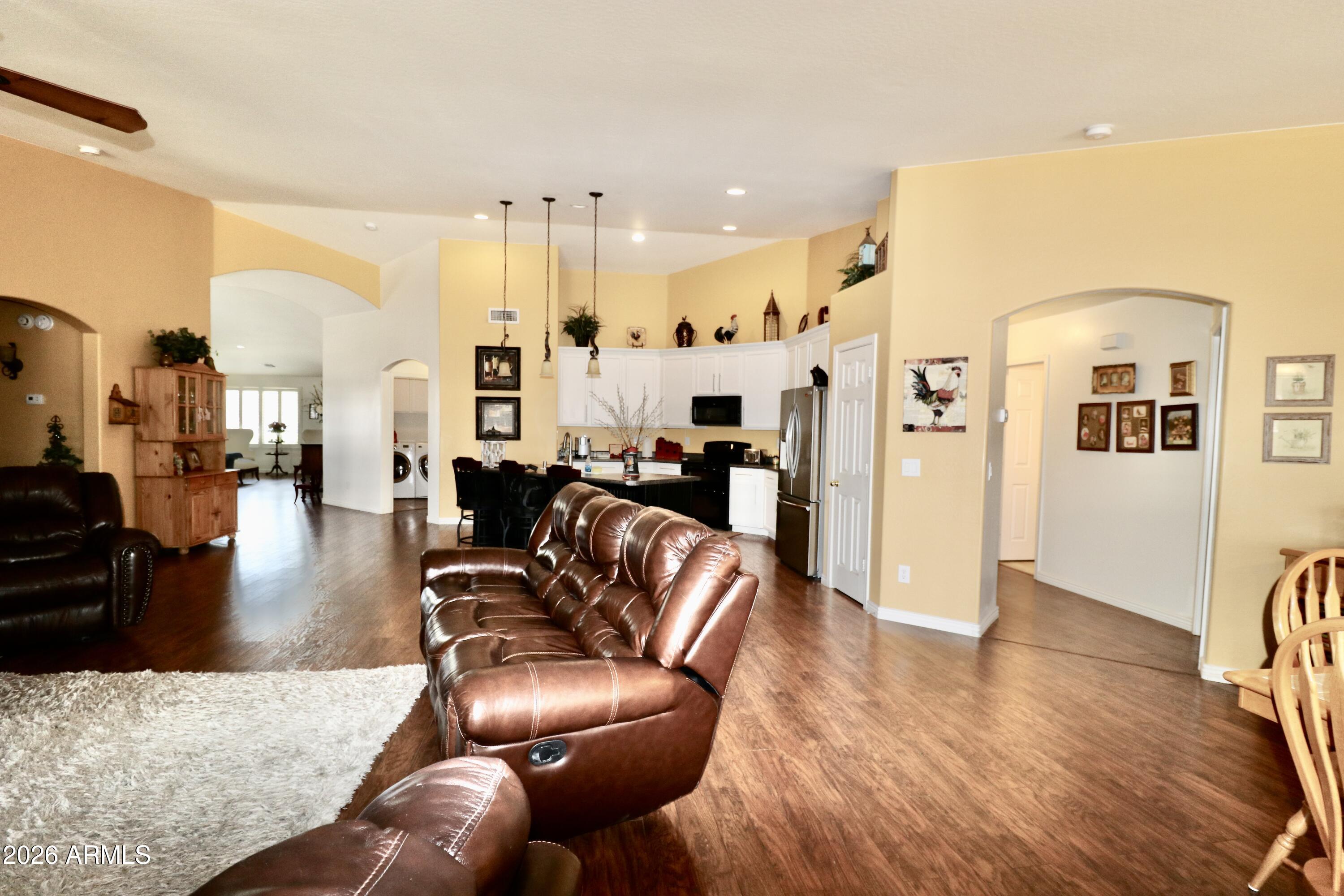 3542 N ARTHUR Lane