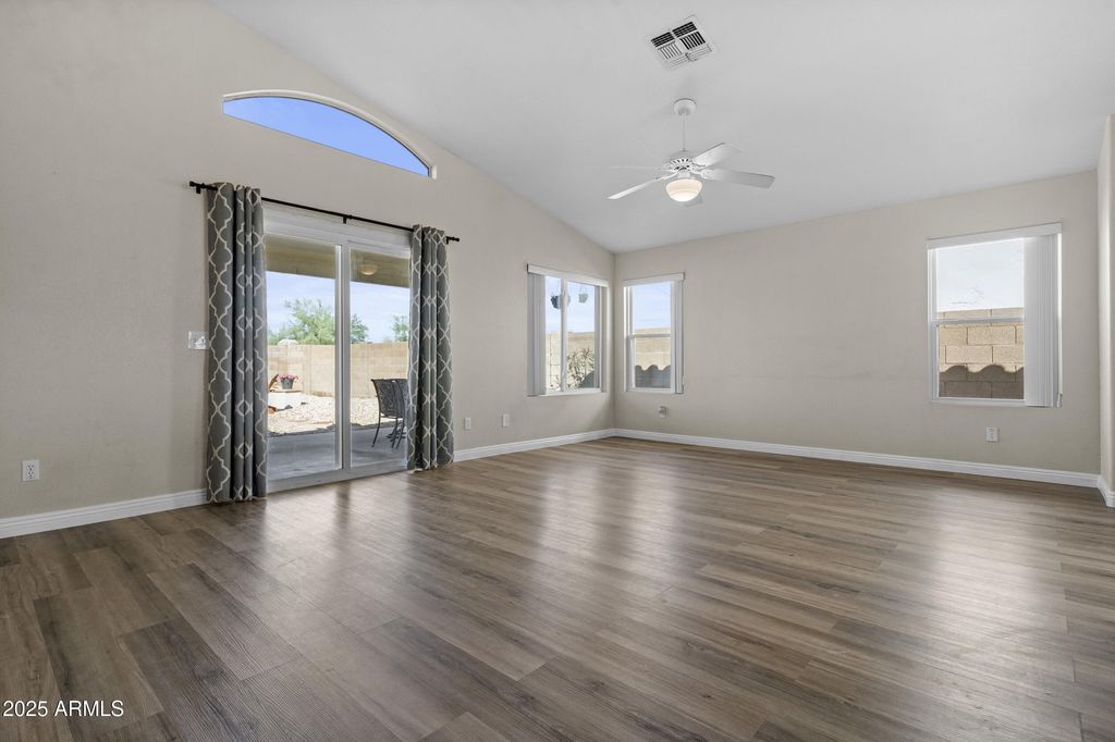 Photo of 21956 N 74th Lane, Glendale, AZ 85310 (MLS # 6925093)