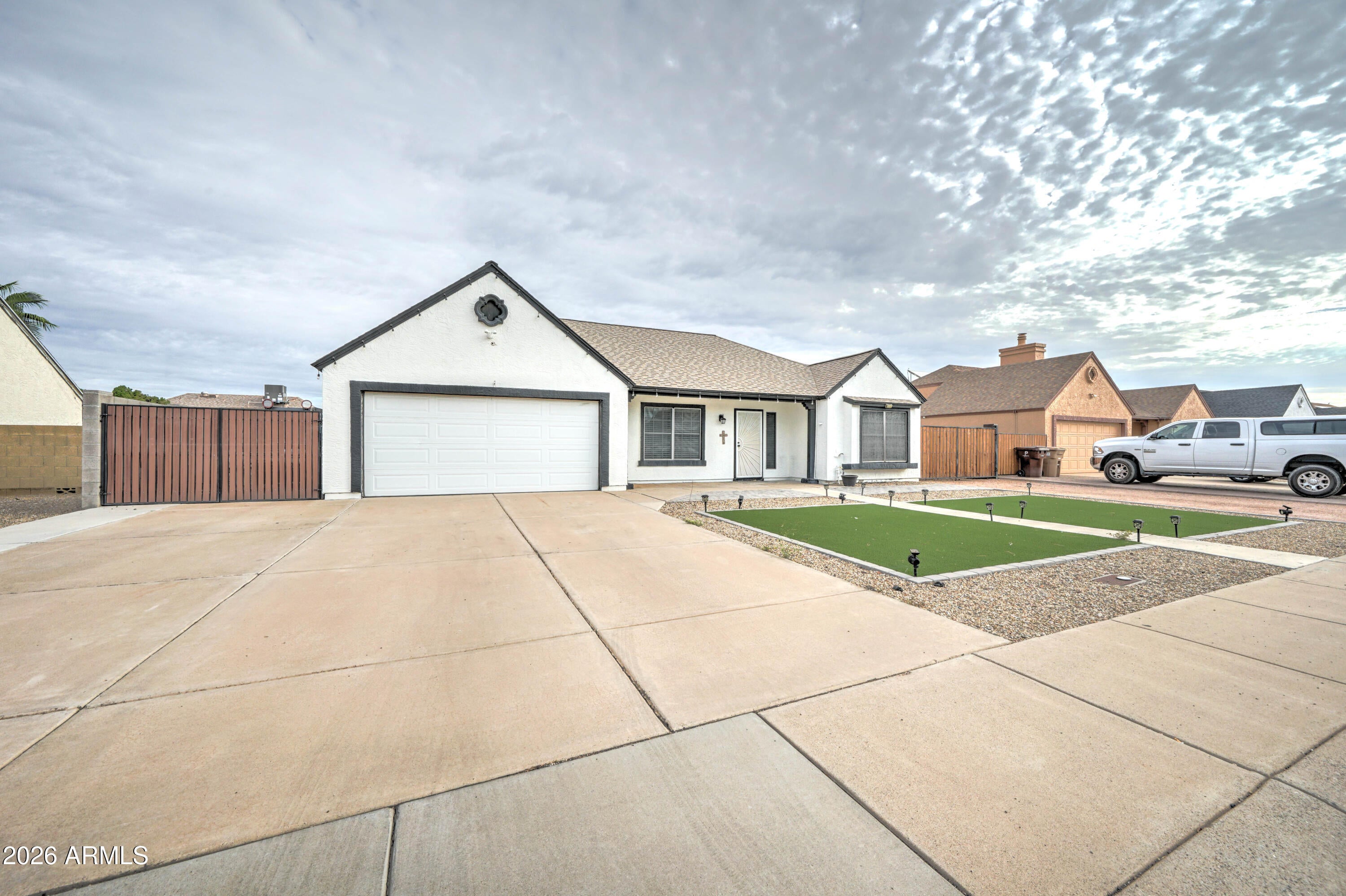6926 W SUNNYSIDE Drive