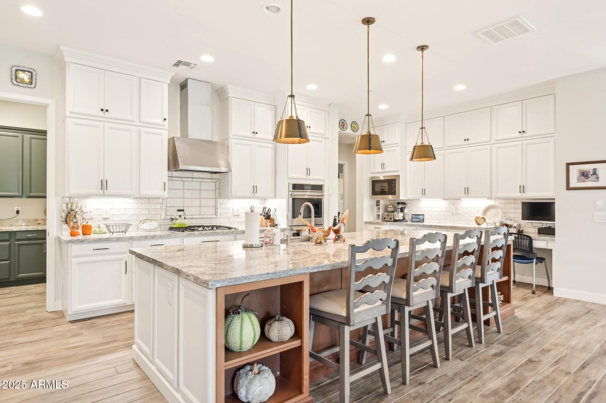 21122 W EDGEMONT Avenue