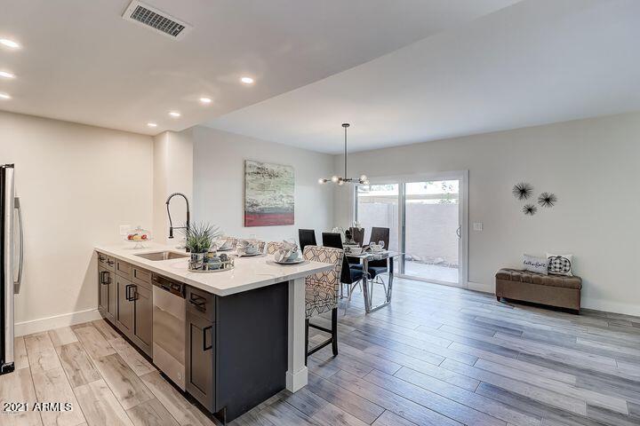 500 N ROOSEVELT Avenue 57