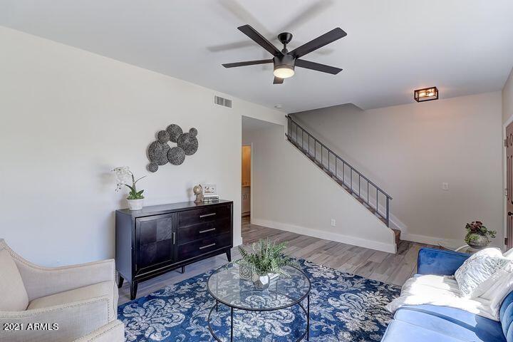 500 N ROOSEVELT Avenue 57