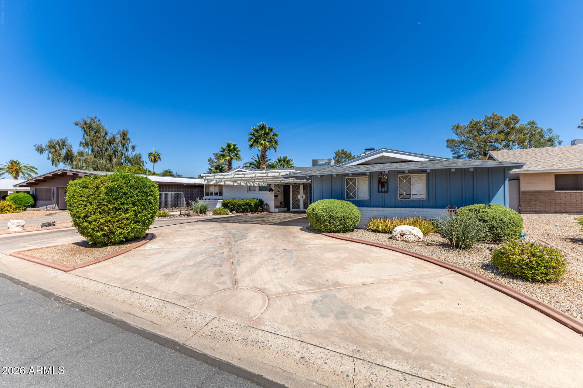 729 S EDGEWATER Drive