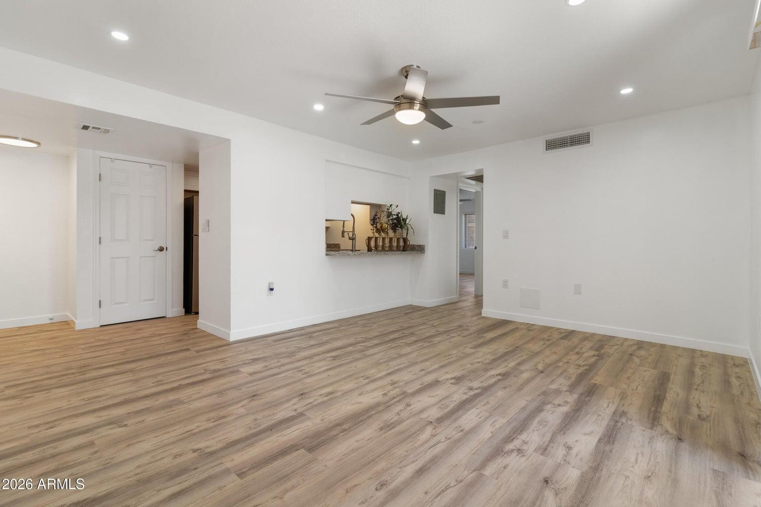 3033 E Devonshire Avenue 2033