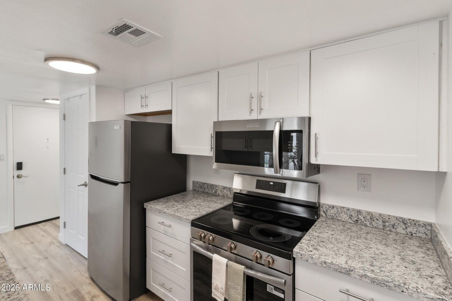 3033 E Devonshire Avenue 2033