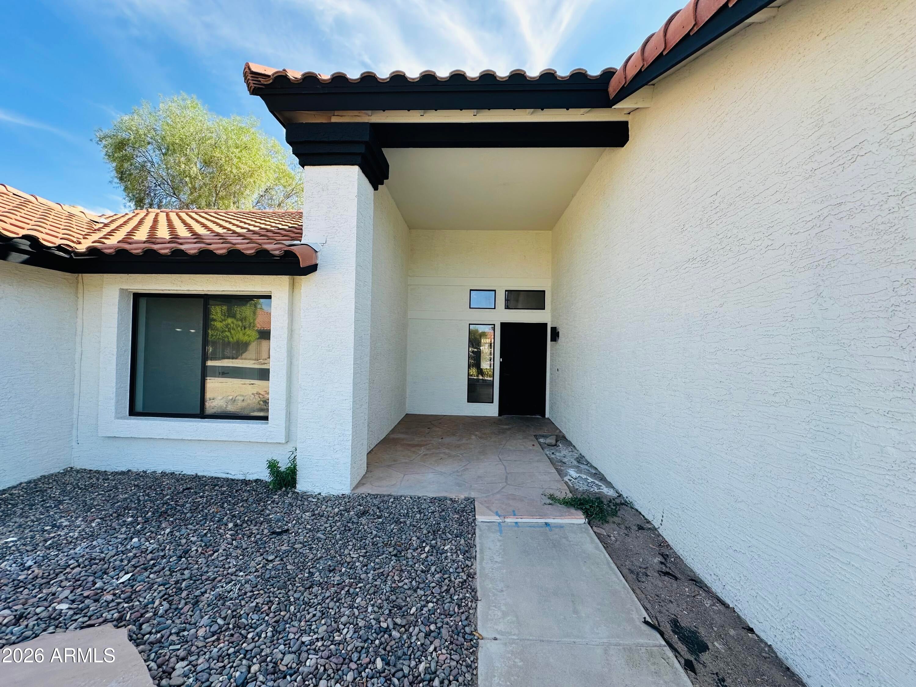 817 E ACOMA Drive