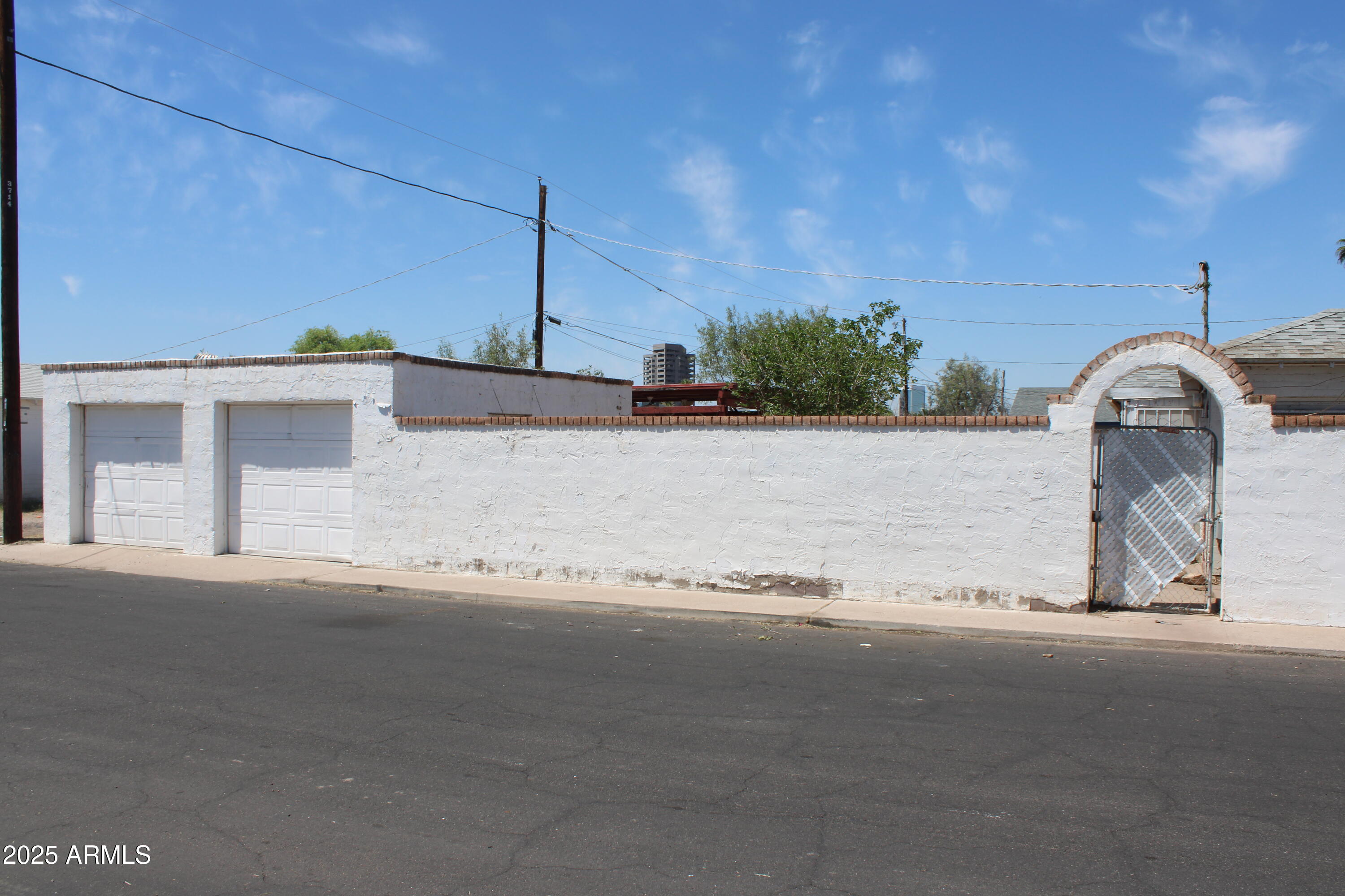 1367 E Clarendon Avenue