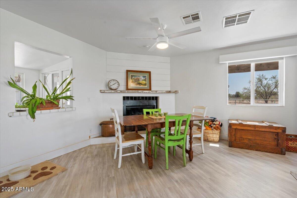 42803 N MURPHY Avenue