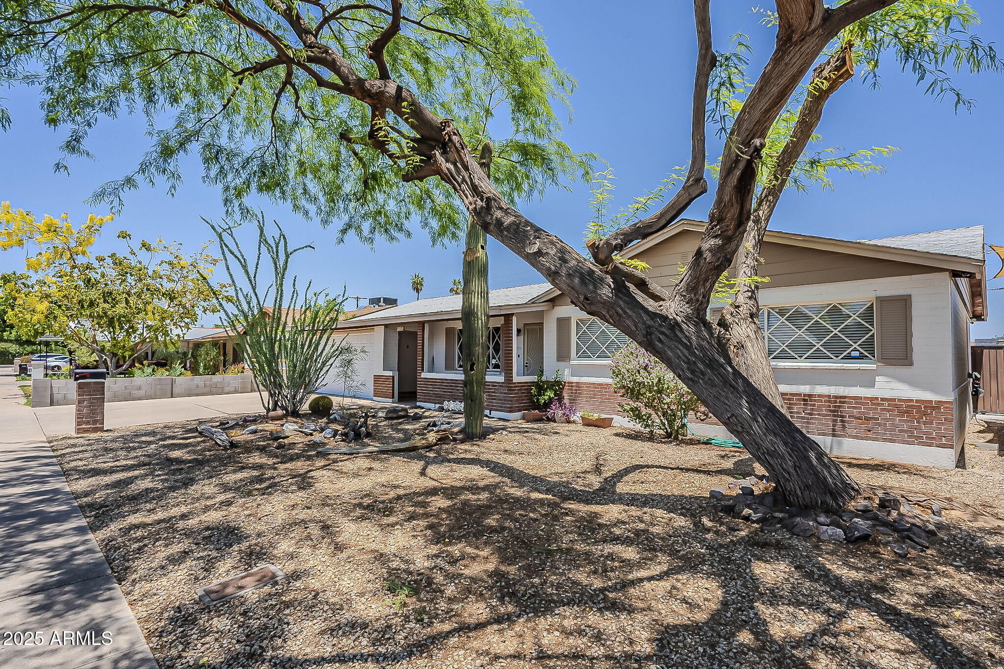 2432 W ECHO Lane