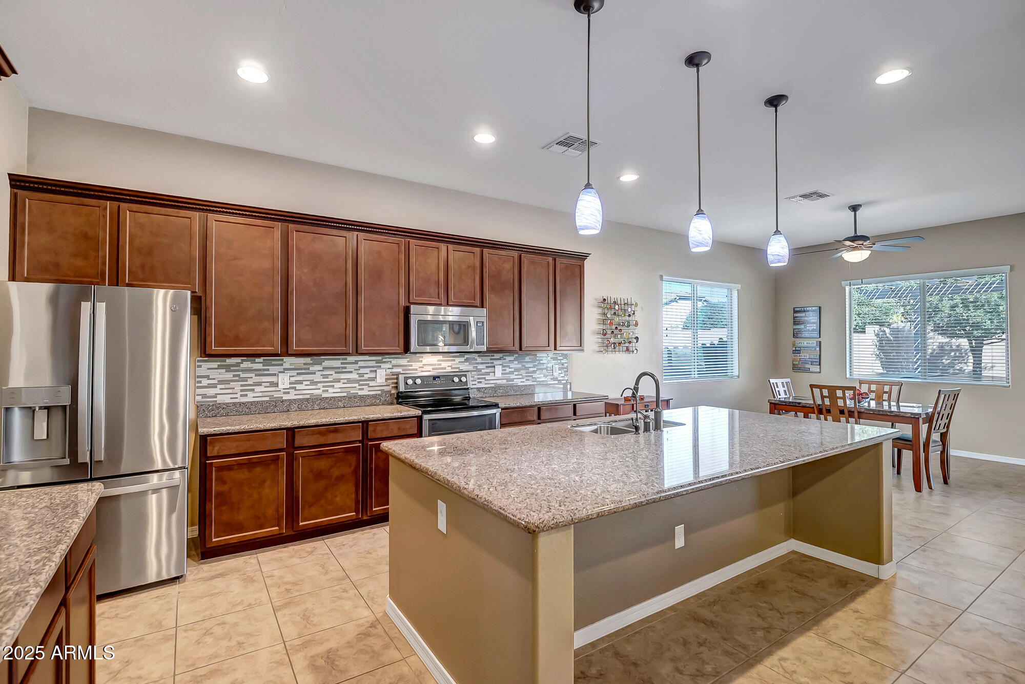 9336 W LOUISE Drive