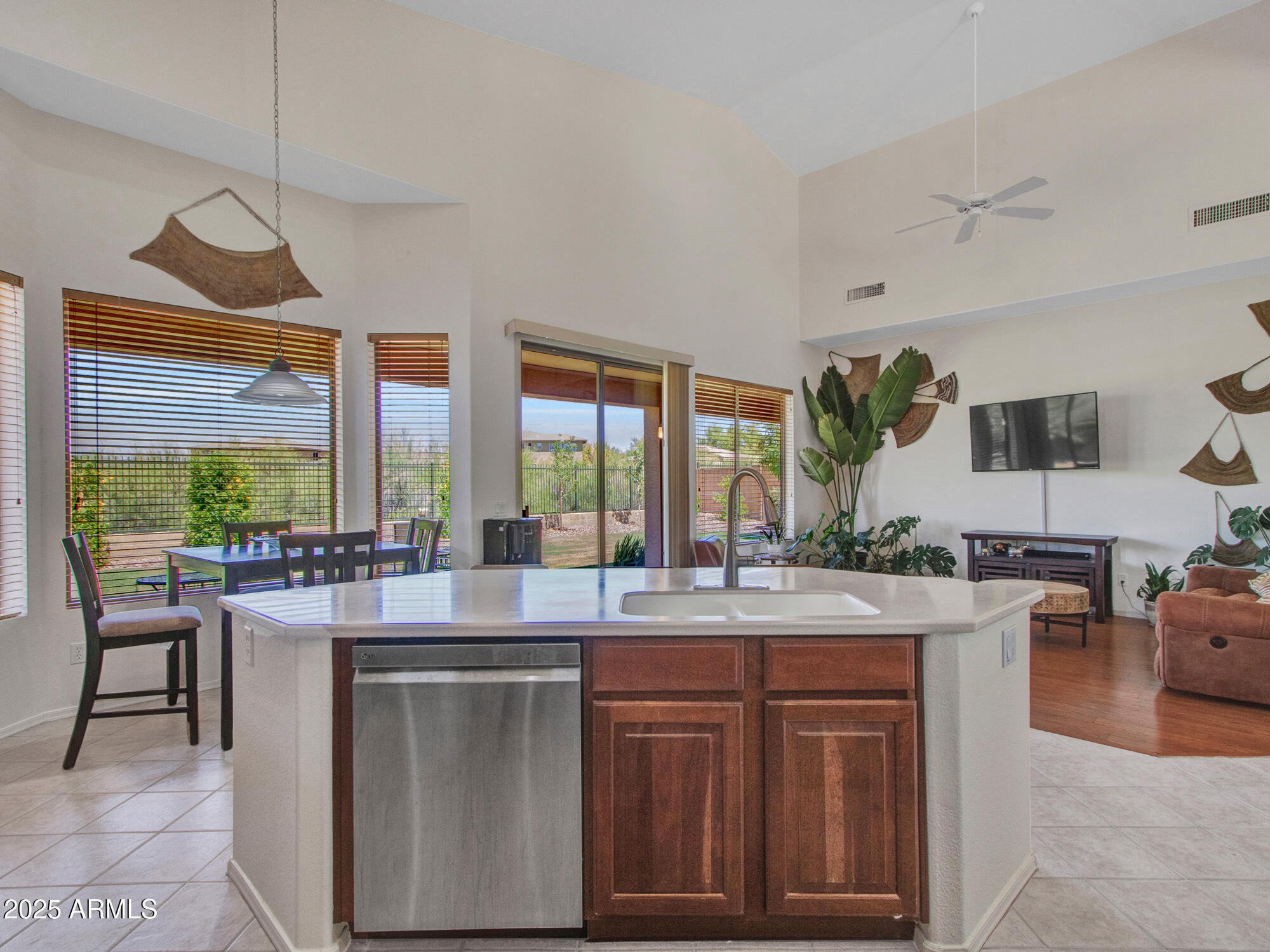 Anthem, Arizona 85086, United States, 4 Bedrooms Bedrooms, ,3 BathroomsBathrooms,Residential,Pending,152462