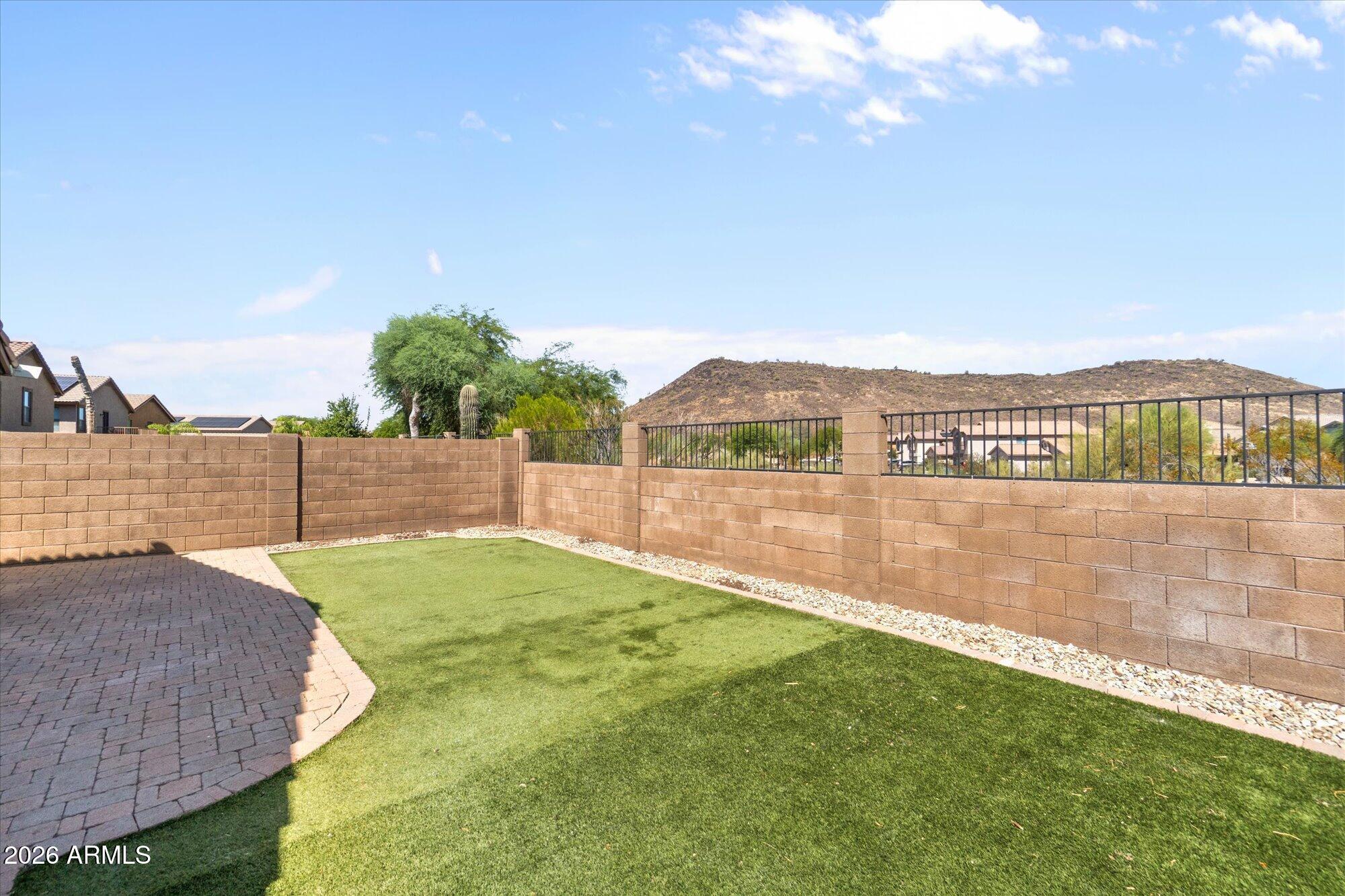 2212 E VISTA BONITA Drive