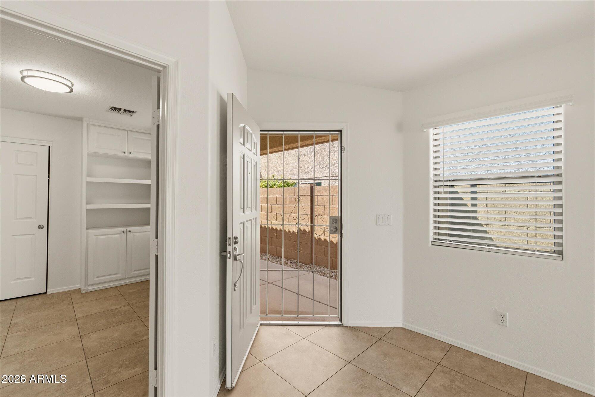 2212 E VISTA BONITA Drive
