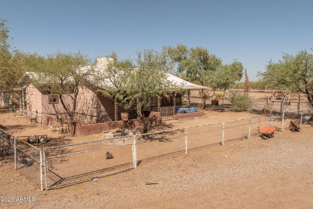 Photo of 15775 E Us 60 Highway, Gold Canyon, AZ 85118 (MLS # 6887611)