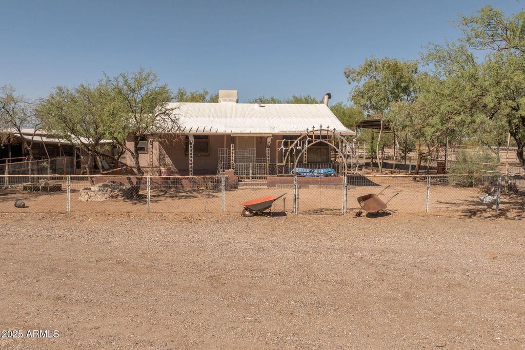 Photo of 15775 E Us 60 Highway, Gold Canyon, AZ 85118 (MLS # 6887611)
