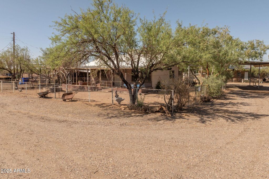 Photo of 15775 E Us 60 Highway, Gold Canyon, AZ 85118 (MLS # 6887611)