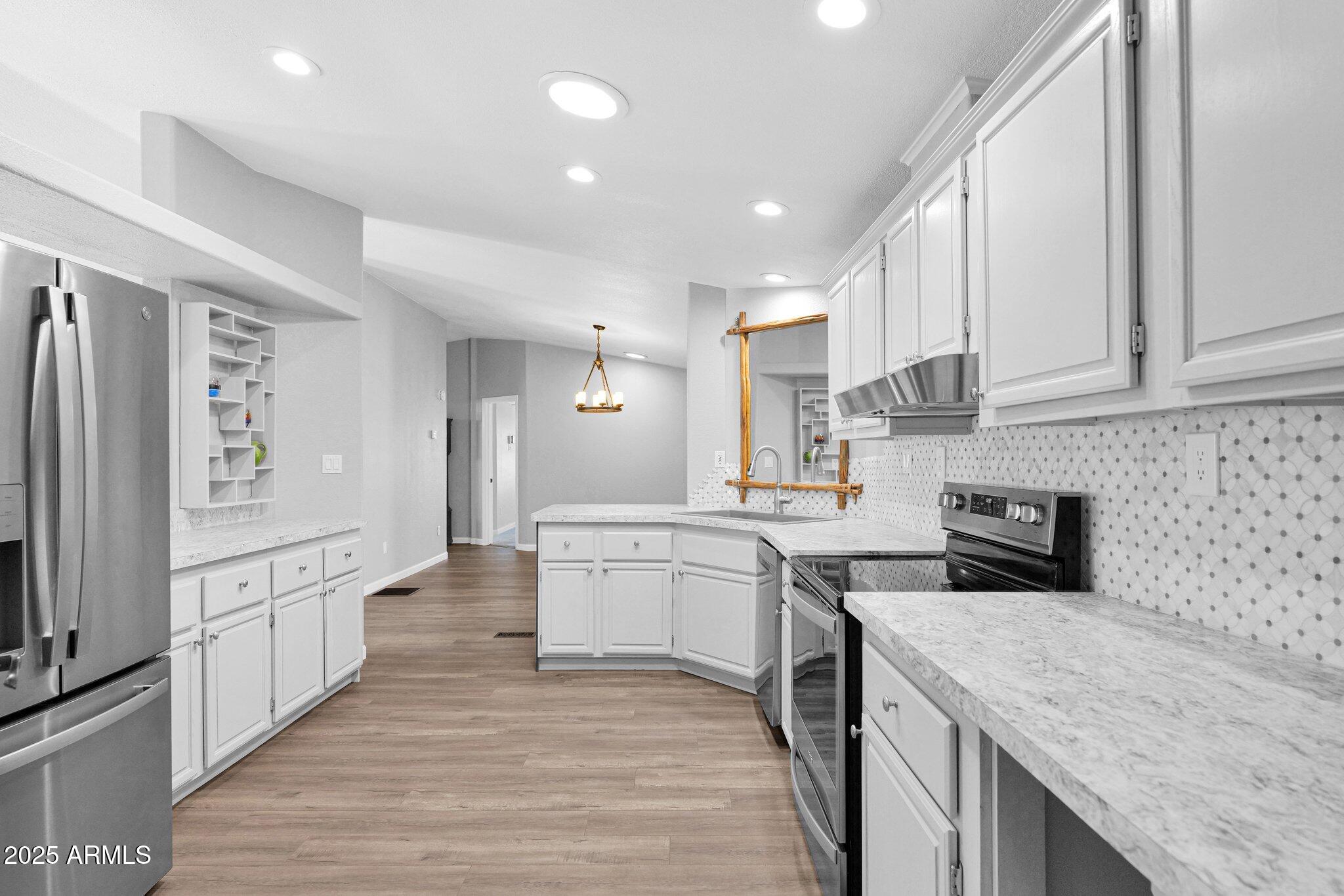 Apache Junction, Arizona 85119, United States, 3 Bedrooms Bedrooms, ,2 BathroomsBathrooms,Residential,Pending,121112