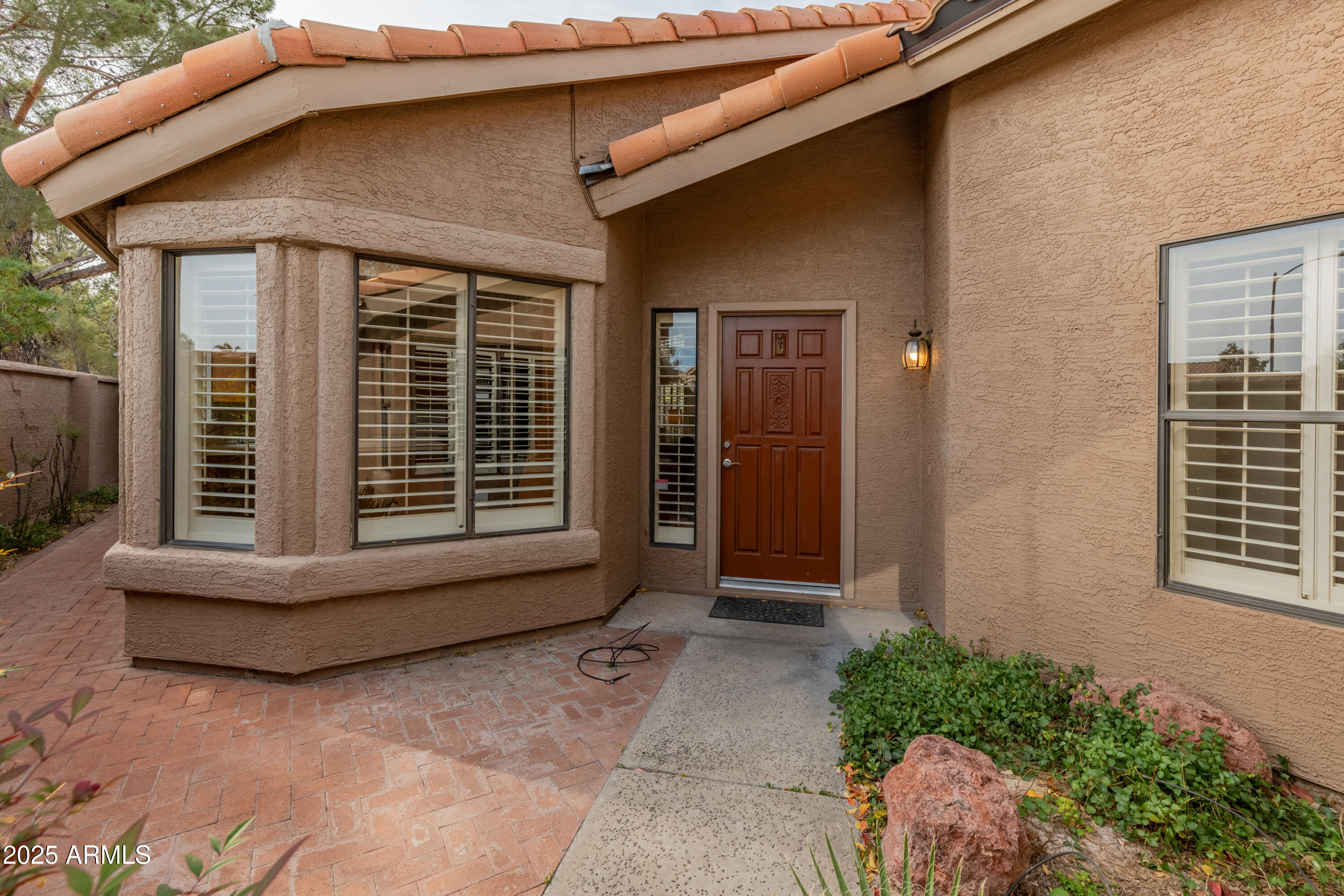 5025 E WALTANN Lane