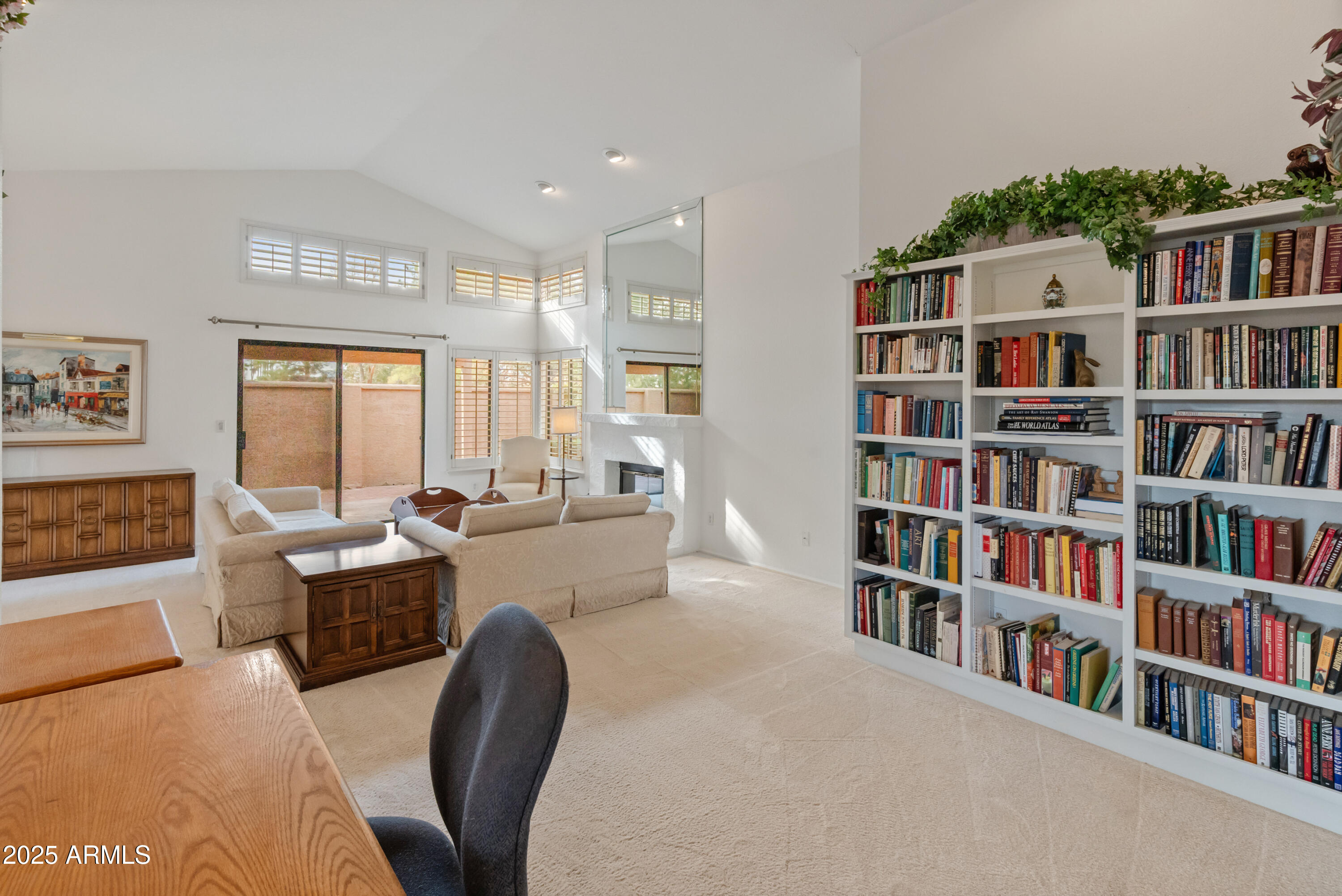 5025 E WALTANN Lane