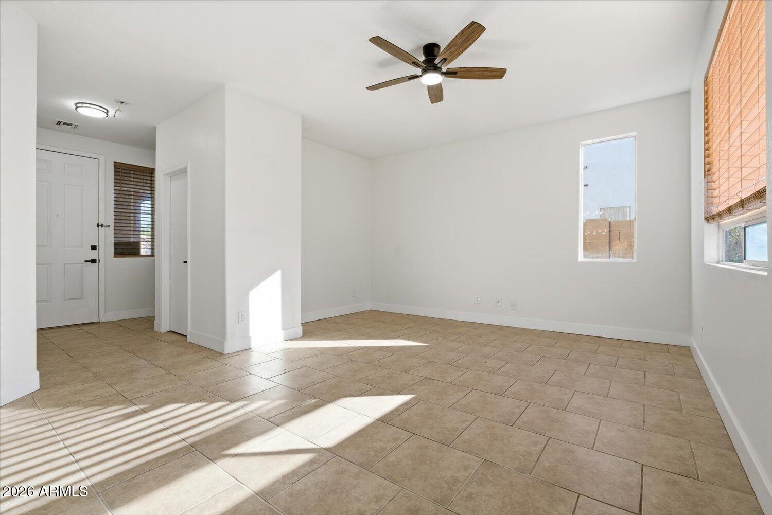 1011 E LA SALLE Street