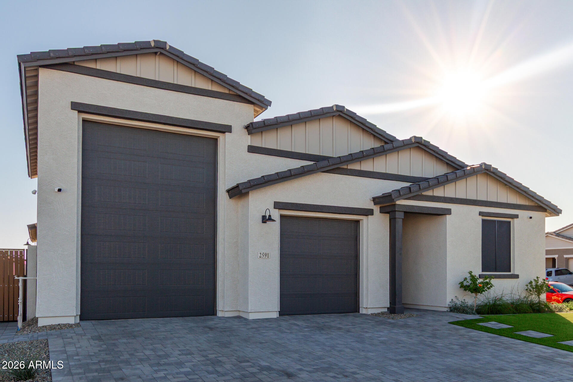 2591 E HOLLYWOOD IKE Avenue