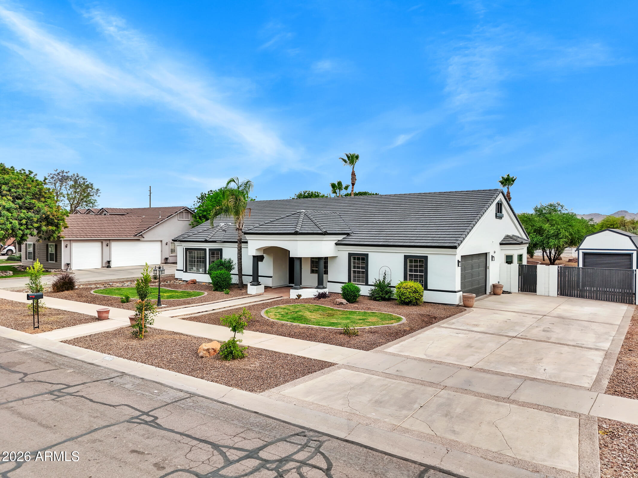 ARROYO DE LA REINA - Residential